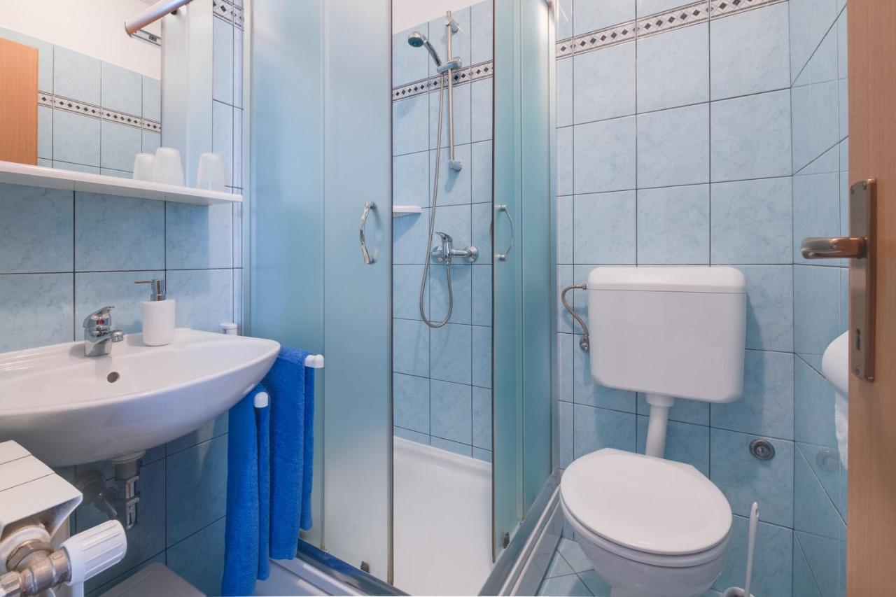 Villa Livia With Three Nice Apartments, Swimming Pool, Childrens Playground, Barbecue And Free Parking Ližnjan Dış mekan fotoğraf