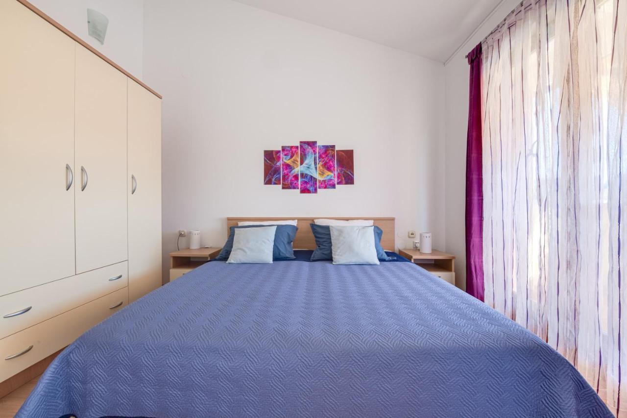 Villa Livia With Three Nice Apartments, Swimming Pool, Childrens Playground, Barbecue And Free Parking Ližnjan Dış mekan fotoğraf