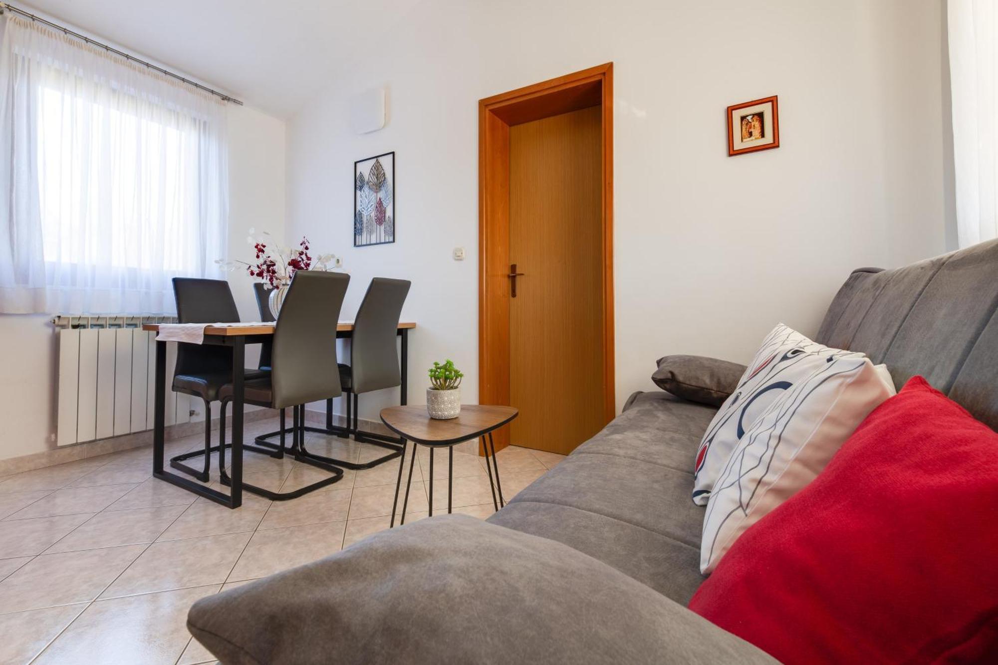 Villa Livia With Three Nice Apartments, Swimming Pool, Childrens Playground, Barbecue And Free Parking Ližnjan Dış mekan fotoğraf