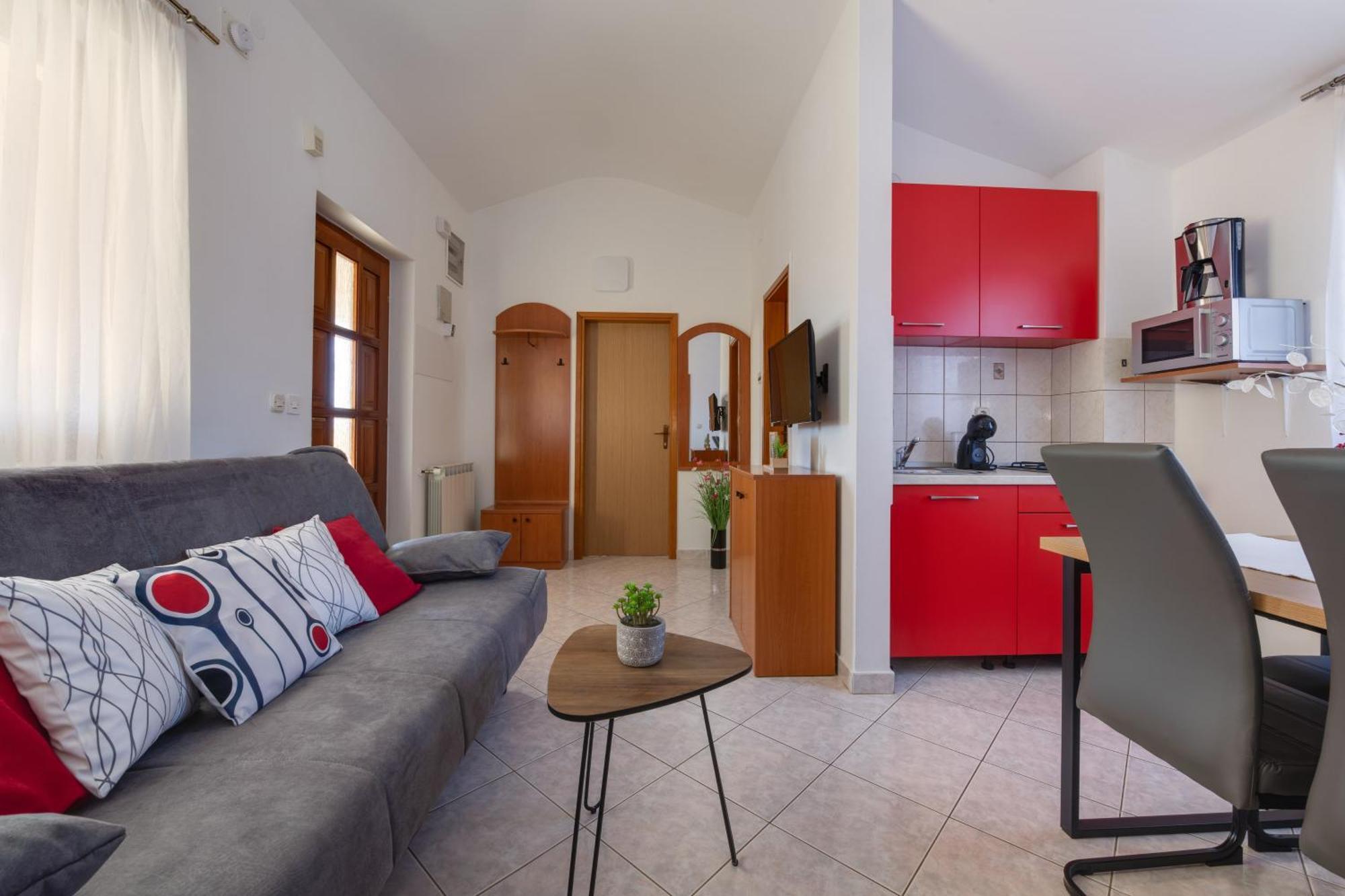 Villa Livia With Three Nice Apartments, Swimming Pool, Childrens Playground, Barbecue And Free Parking Ližnjan Dış mekan fotoğraf