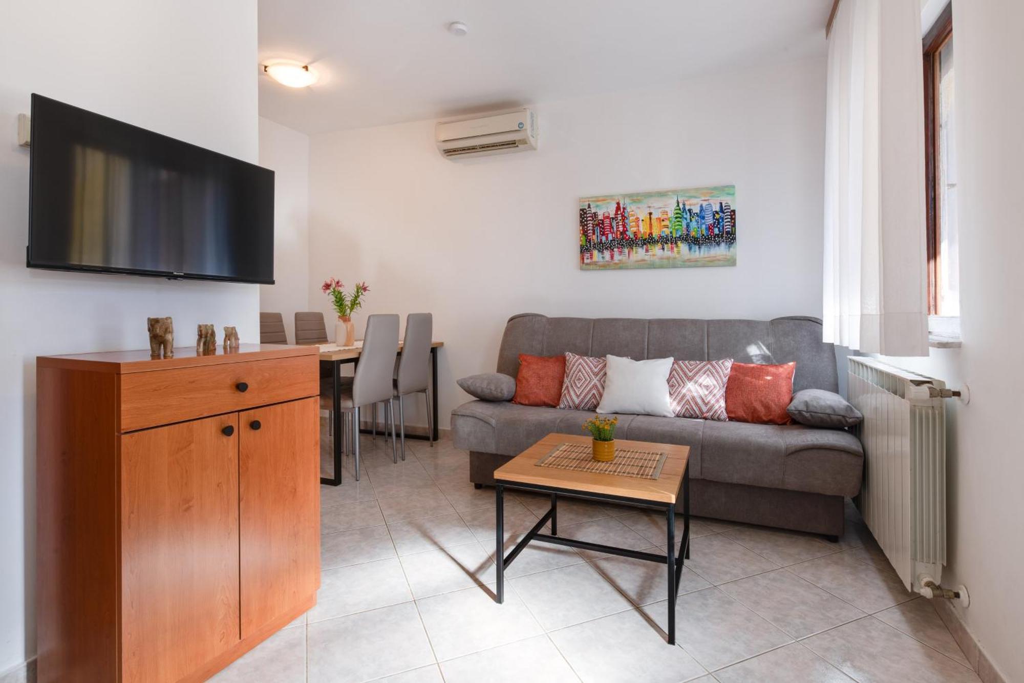 Villa Livia With Three Nice Apartments, Swimming Pool, Childrens Playground, Barbecue And Free Parking Ližnjan Dış mekan fotoğraf