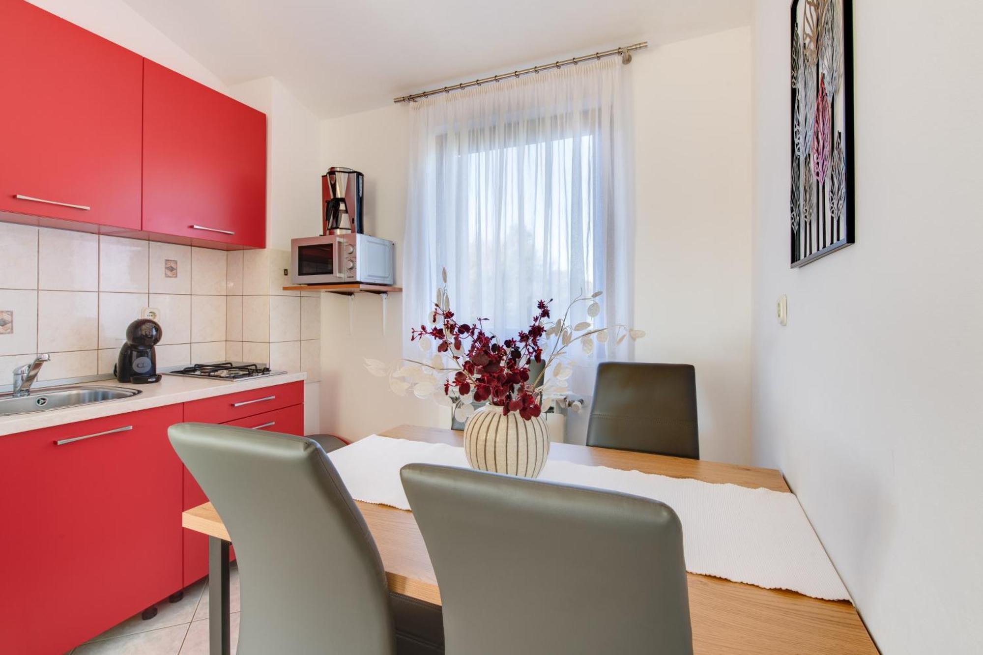 Villa Livia With Three Nice Apartments, Swimming Pool, Childrens Playground, Barbecue And Free Parking Ližnjan Dış mekan fotoğraf