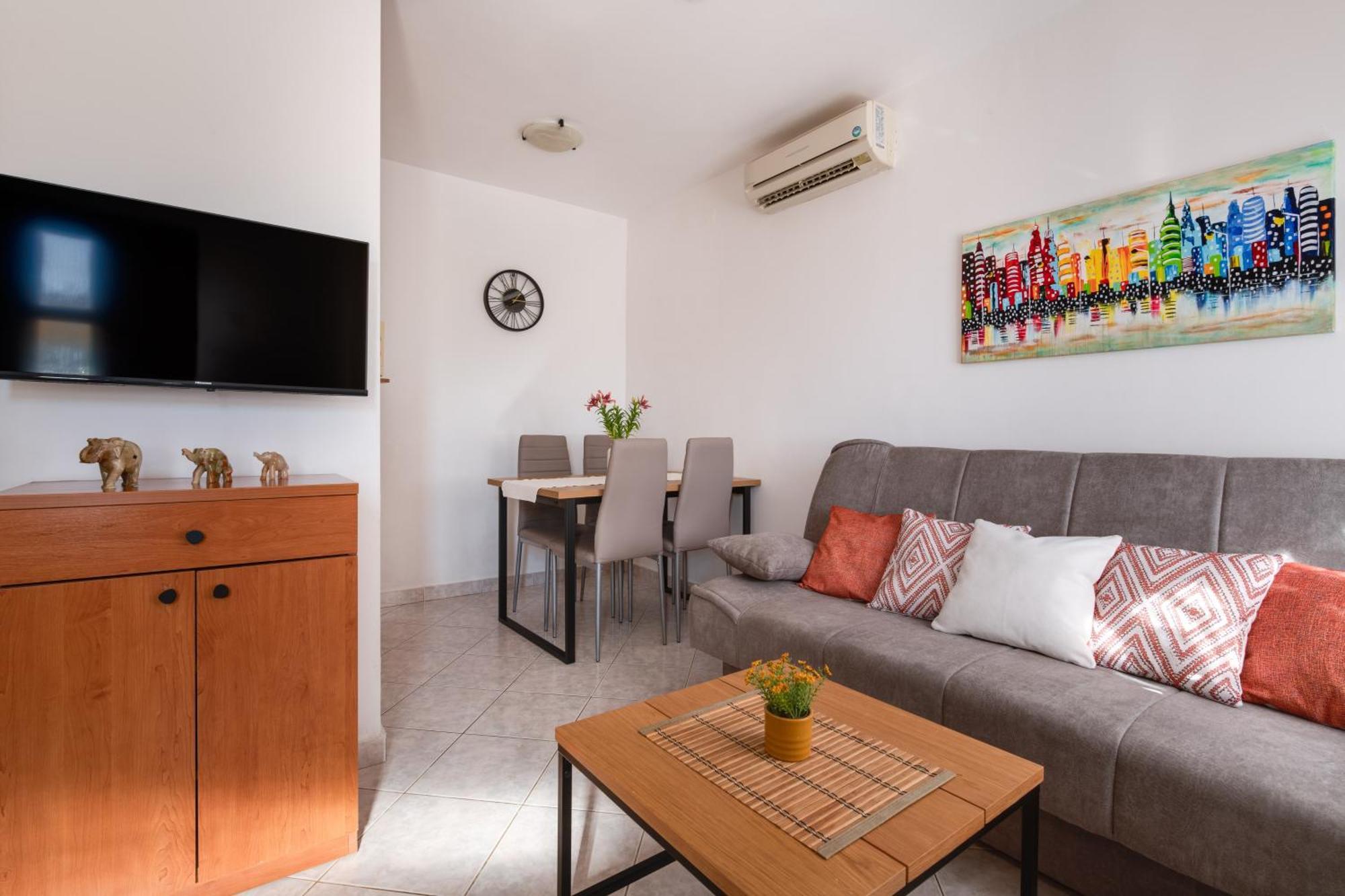 Villa Livia With Three Nice Apartments, Swimming Pool, Childrens Playground, Barbecue And Free Parking Ližnjan Dış mekan fotoğraf