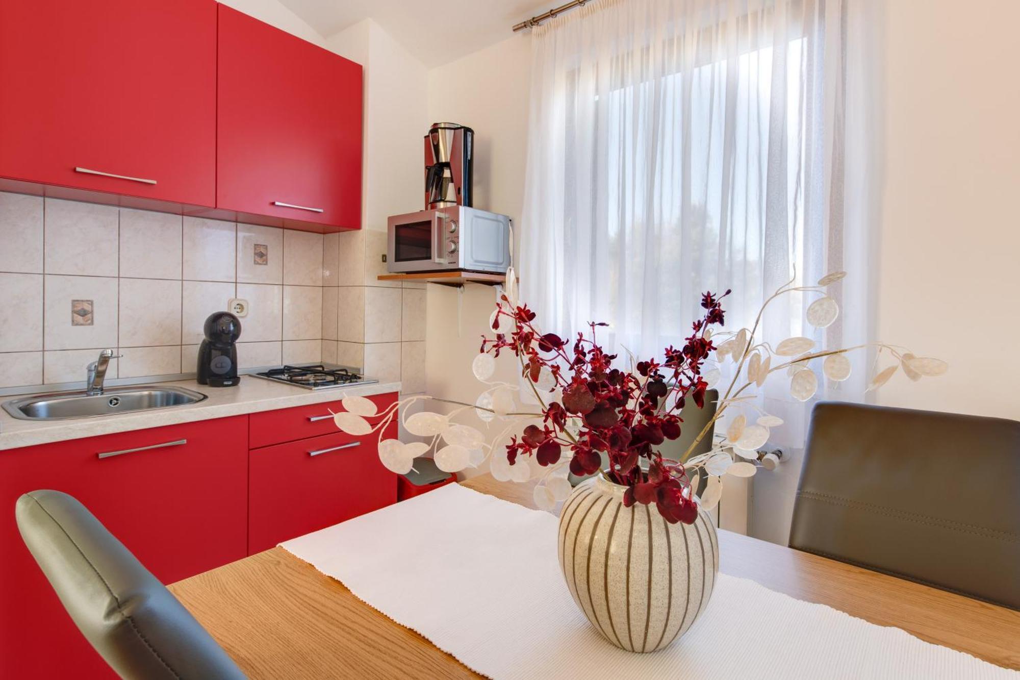 Villa Livia With Three Nice Apartments, Swimming Pool, Childrens Playground, Barbecue And Free Parking Ližnjan Dış mekan fotoğraf